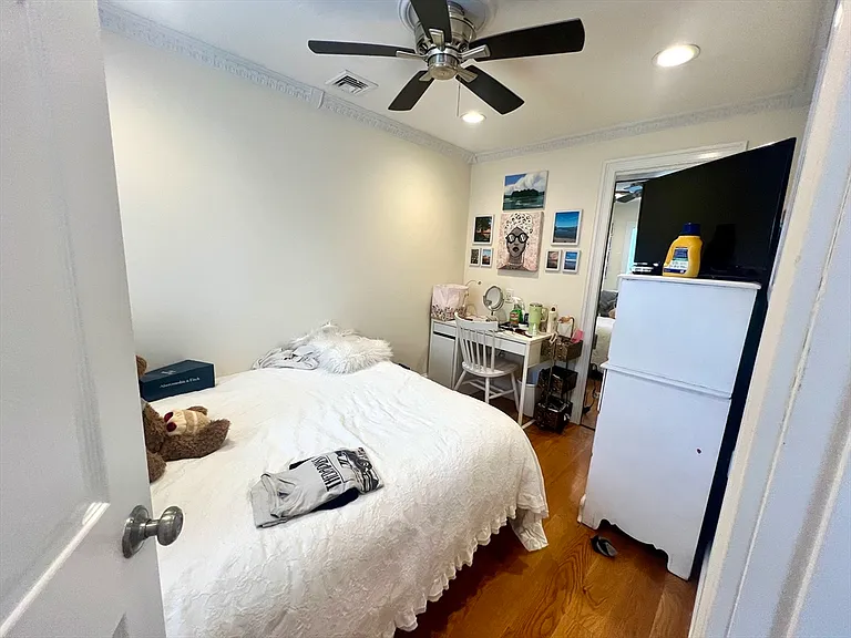 245 E St #3 — Photo 10