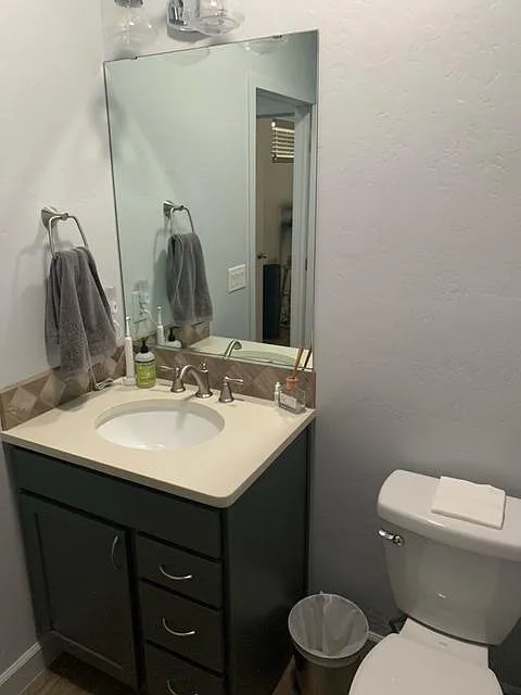 2445 Santa Ana — Photo 3