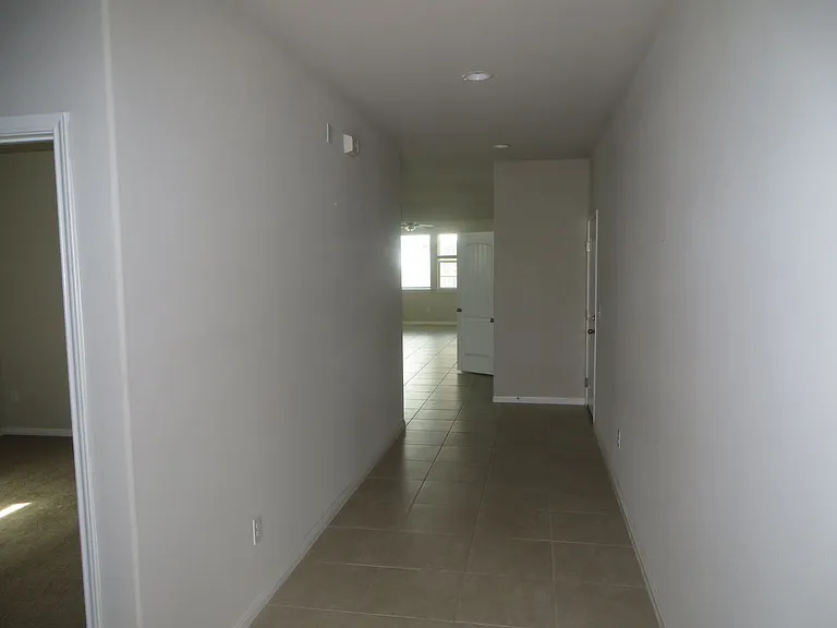 301 La Escalera Dr — Photo 3
