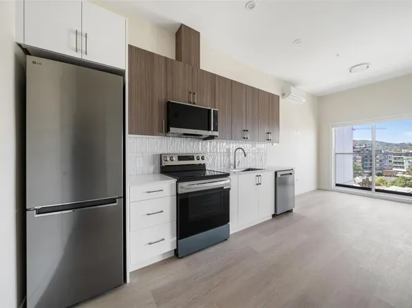 777 Station Ave #304, Langford, BC V9B 2S1