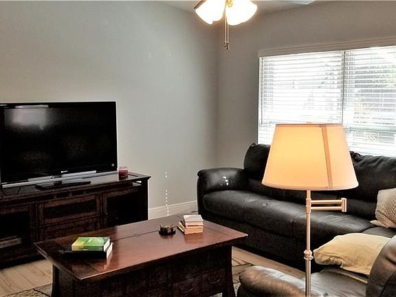 3rd image of 103 E Berkshire Cir