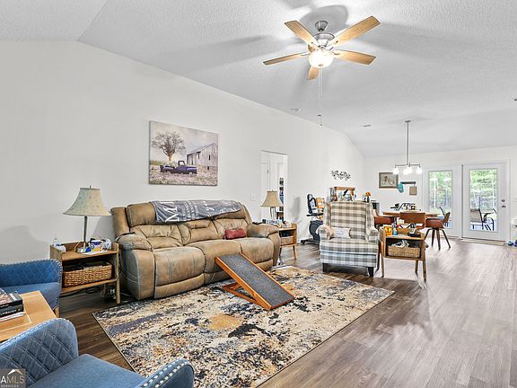 4th image of 76 Tree Top Ln