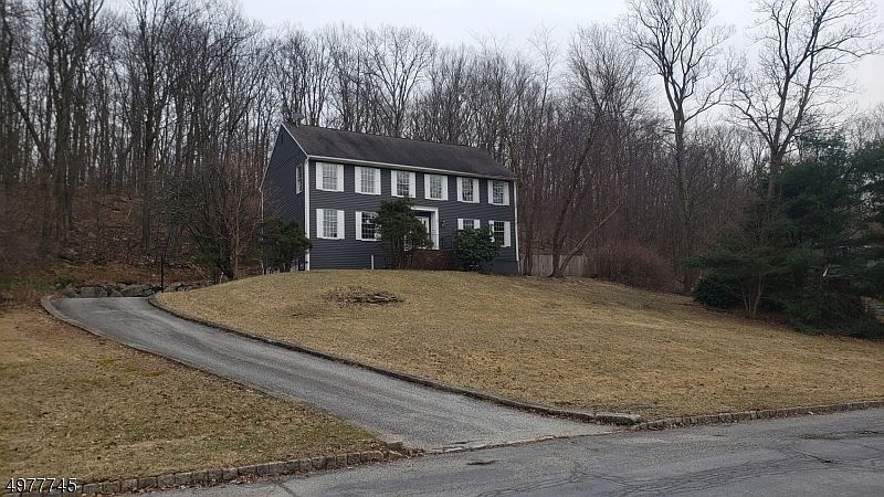 1st image of 14 Bel Air Dr