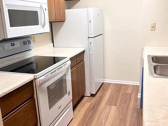 5th image of 5977 Meadowcreek Dr #7