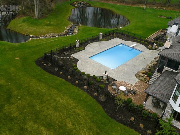 3rd image of 512 Arbor Falls Dr