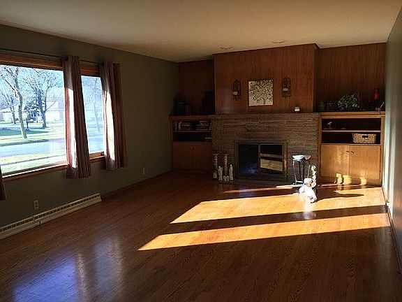 3rd image of 422 W Fillmore Ave