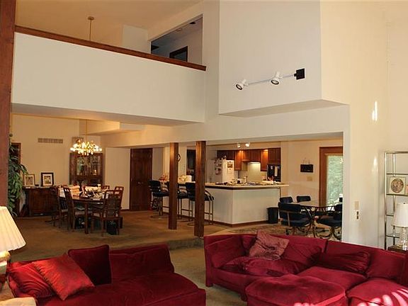 4th image of 1765 Gloucester Dr