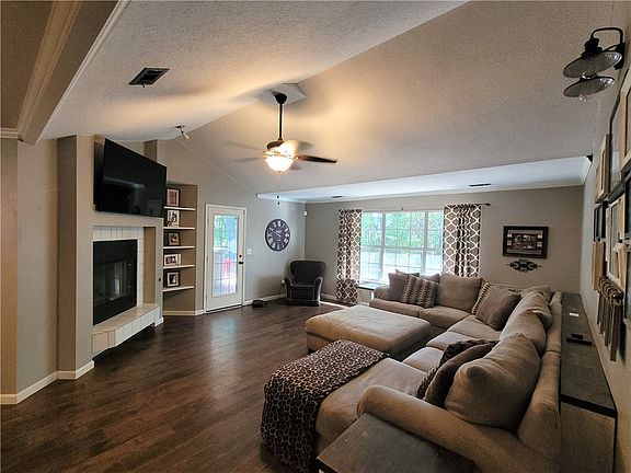 3rd image of 44 Saint John Pl