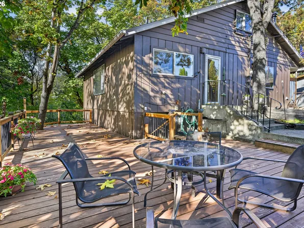 585 Carroll Rd, Mosier, OR 97040