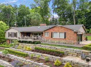4571 Grindley Ct, Bloomfield Hills, MI 48302
