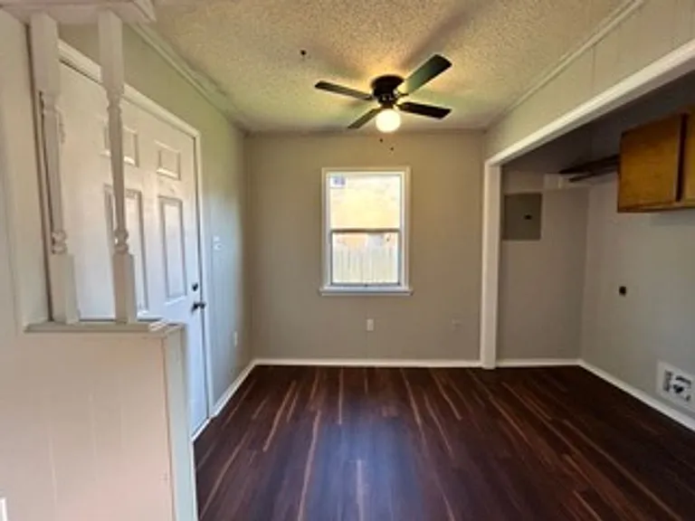 212 Lawler Ave — Photo 15