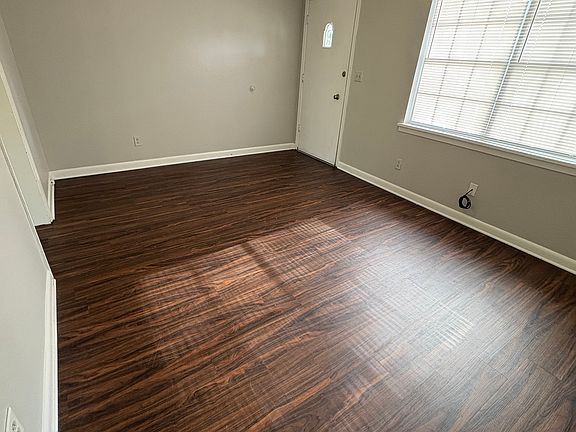 3rd image of 550 Janet Ln