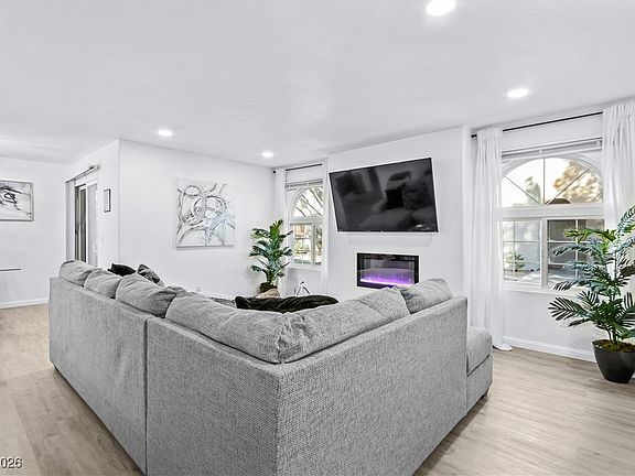 3rd image of 3145 E Flamingo Rd APT 1073