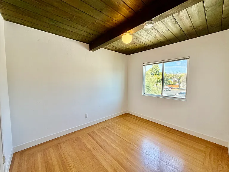5747 Vicente St #D — Photo 8