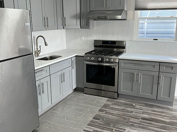 5th image of 223 Sinclair Ave Floor 1