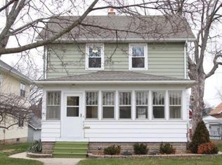 330 W Wabash Ave, Waukesha, WI 53186