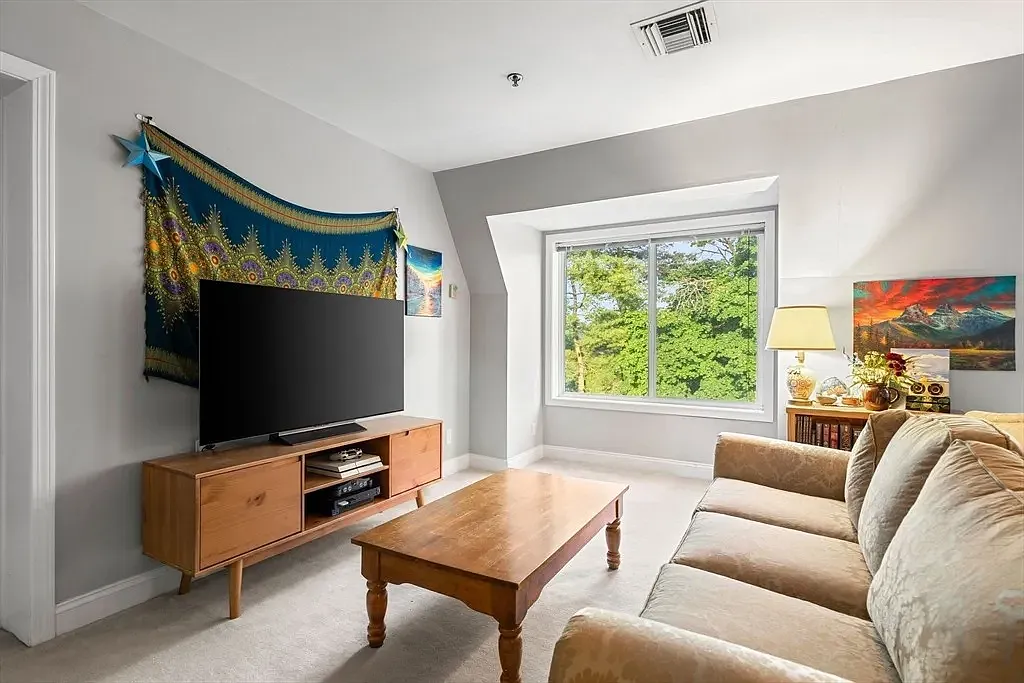 2 bed, 850 sqft, $3,600 — Photo 2