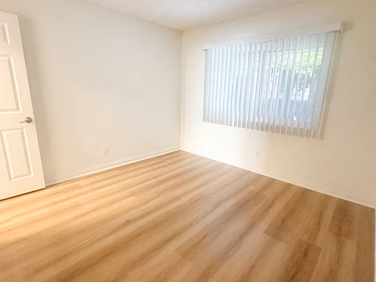 2219 Ruhland Ave — Photo 3