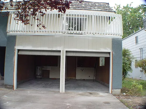 1670 NW Division St Photo 1