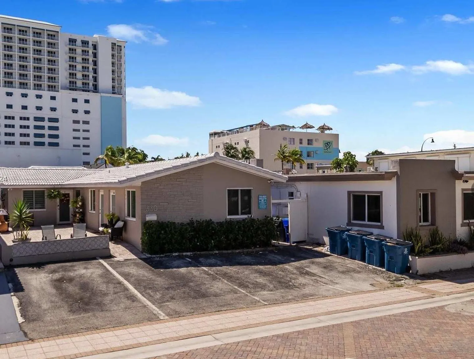 2 bed, 1.0 bath, 839 sqft, $13,566 — Photo 4