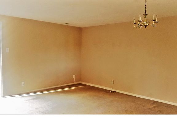 3rd image of 143 Villa Knoll Ct