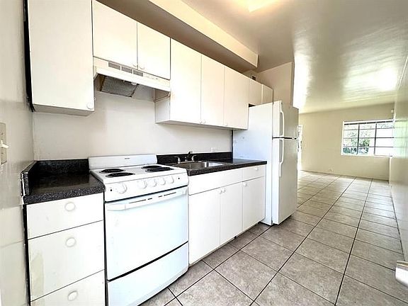 5th image of 539 27th St