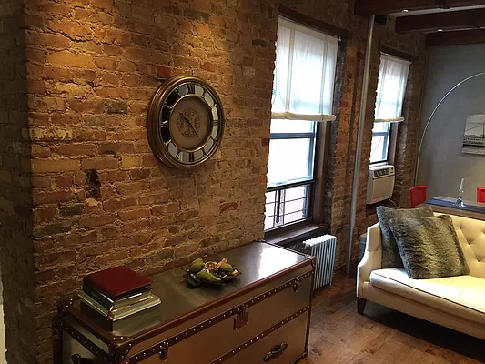 Sold by Manhattan Apartment Organization | media 10