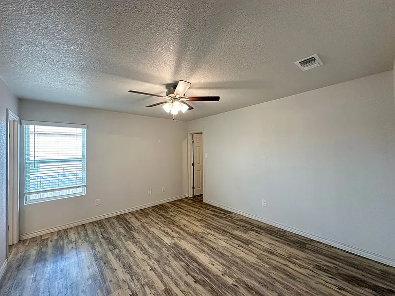 1801 Clovis Dr — Photo 19