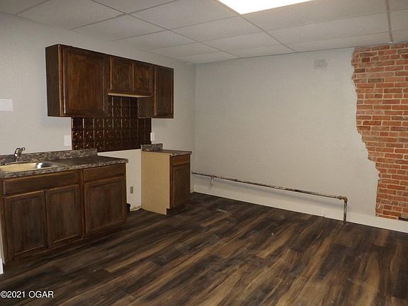 3rd image of 122 N Main Street