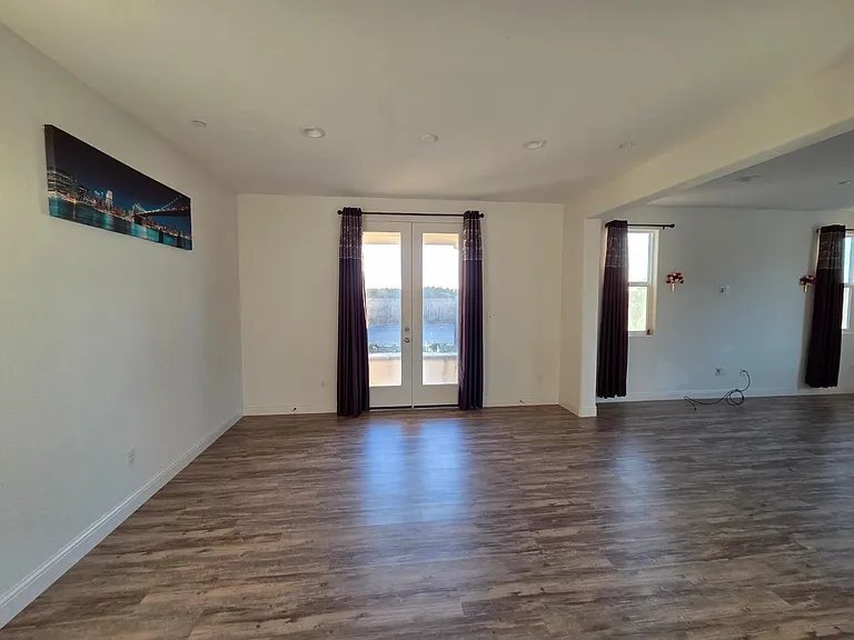 705 Skansen St — Photo 10