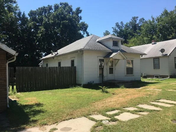 617 E 9th St, Newton, KS 67114