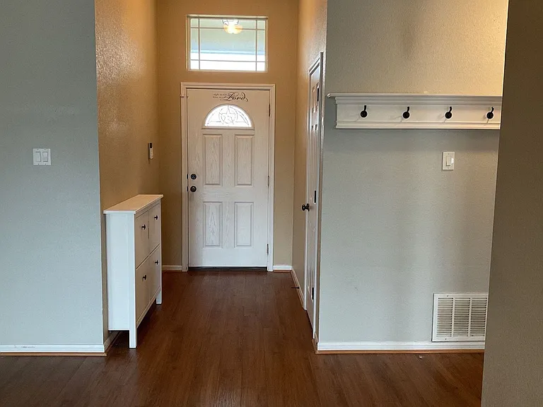 3508 Lauren St — Photo 3