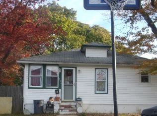 216 Ray Ave, Freeport, NY 11520