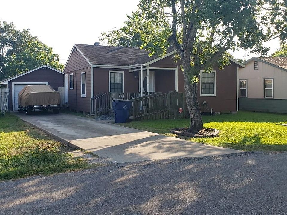 1st image of 822 N Avenue C