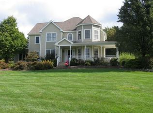 34 Charter Ridge Dr, Newtown, CT 06470