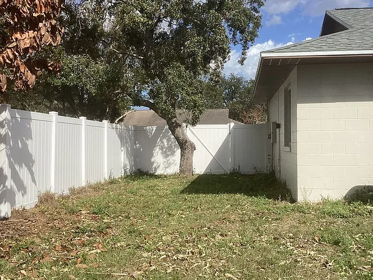 2734 Coral Reef Dr — Photo 31