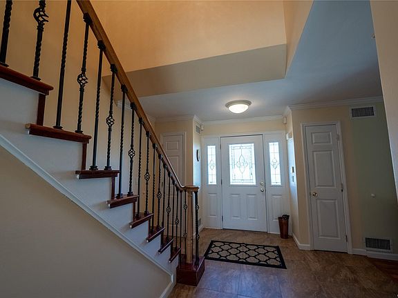 2nd image of 10 Majestic Ct