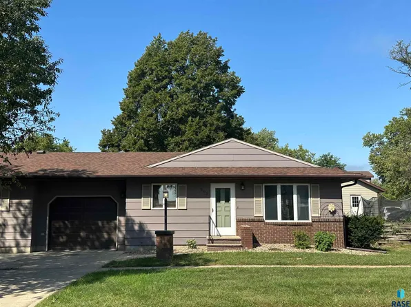 205 N Josephine Ave, Madison, SD 57042