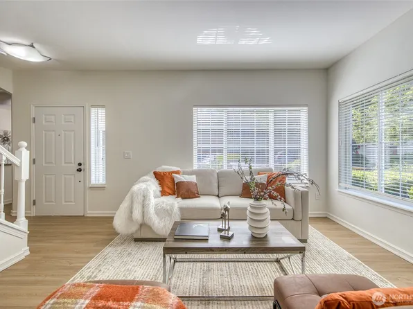 10909 Avondale Road NE #J137, Redmond, WA 98052