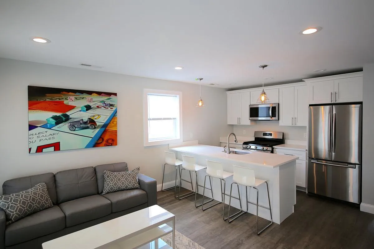 7 bed, 815 sqft, $1,175 — Photo 2
