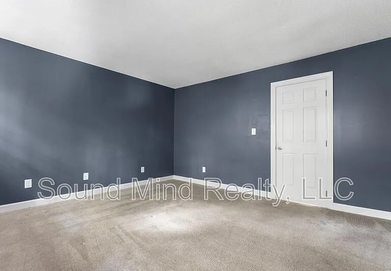 112 Lomond Ln — Photo 15