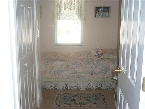 4th image of 111 School St APT 3