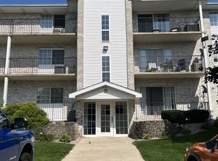 408 Sturdy Rd APT B6, Valparaiso, IN 46383