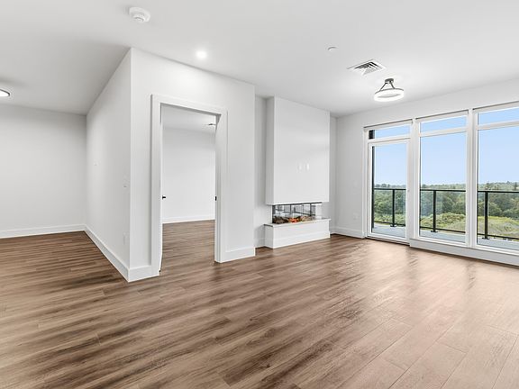 4th image of 125 Cambrian Way #615