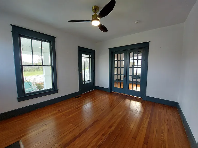 203 Riverside Dr — Photo 21