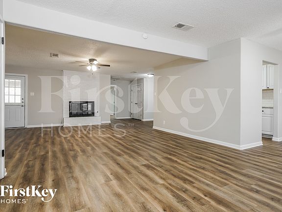3rd image of 800 W Cheryl Ave