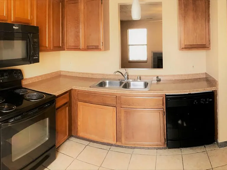 Lorimar Townhomes — Photo 22