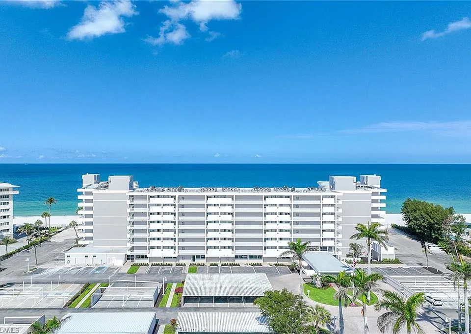 3443 Gulf Shore Blvd N #808