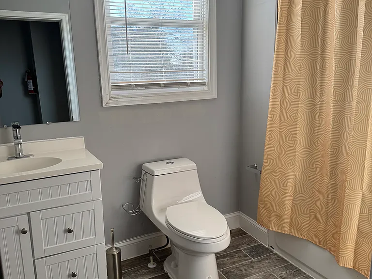 White Ave — Photo 2