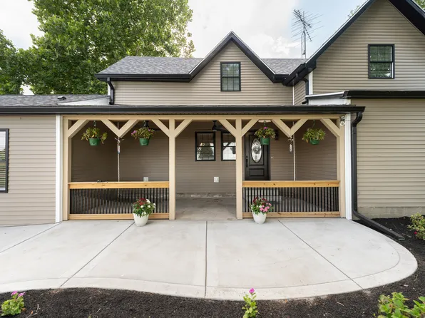 609 N Main St, Fithian, IL 61844